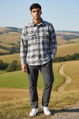 Patagonia Men's Fjord Flannel Shirt in Grey/Brown Plaid